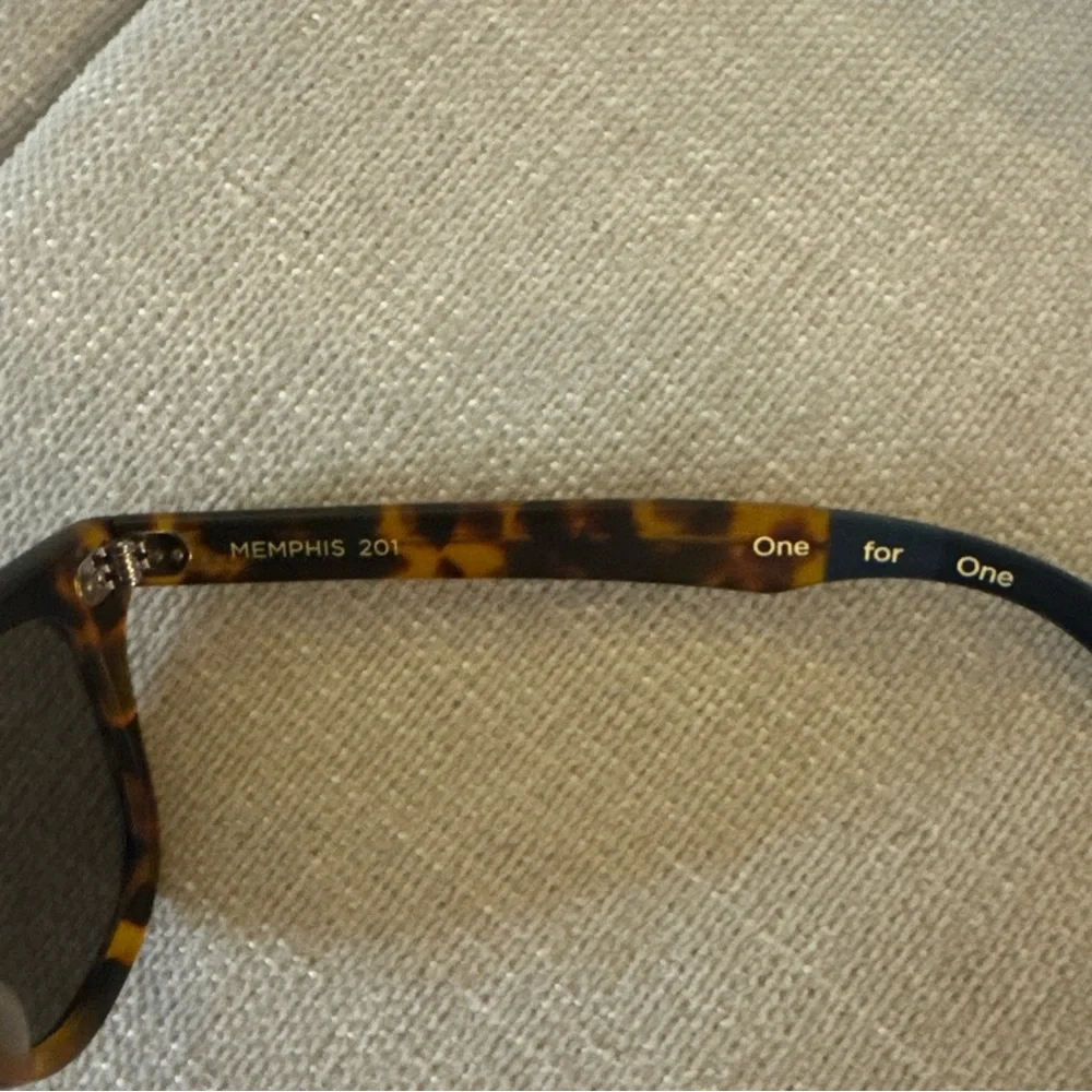 TOMS MEMPHIS 201 MATTE TORTOISE